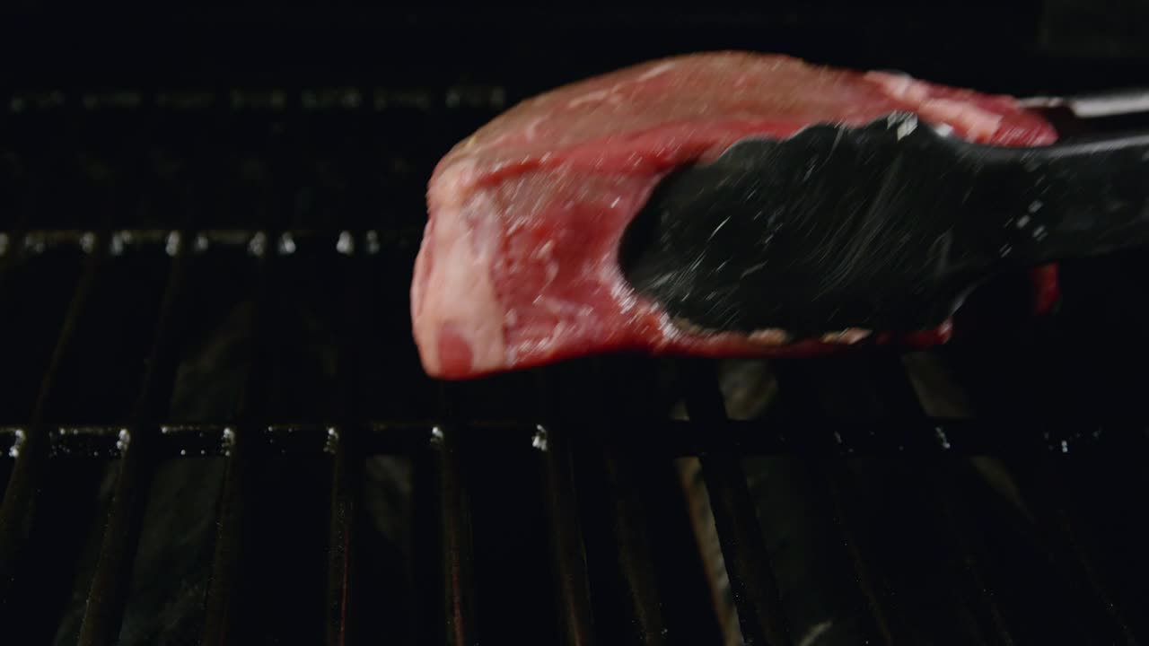 Video Stock Placing Beef On A Cold Grill Live Wallpaper Free - Free Download