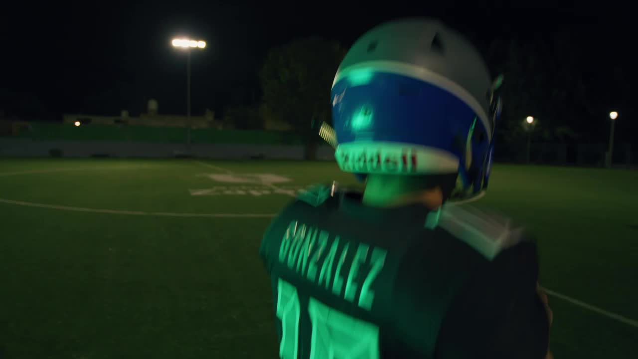 Video Stock Quarterback Throwing The Ball In Practice Live Wallpaper Free - Free Download