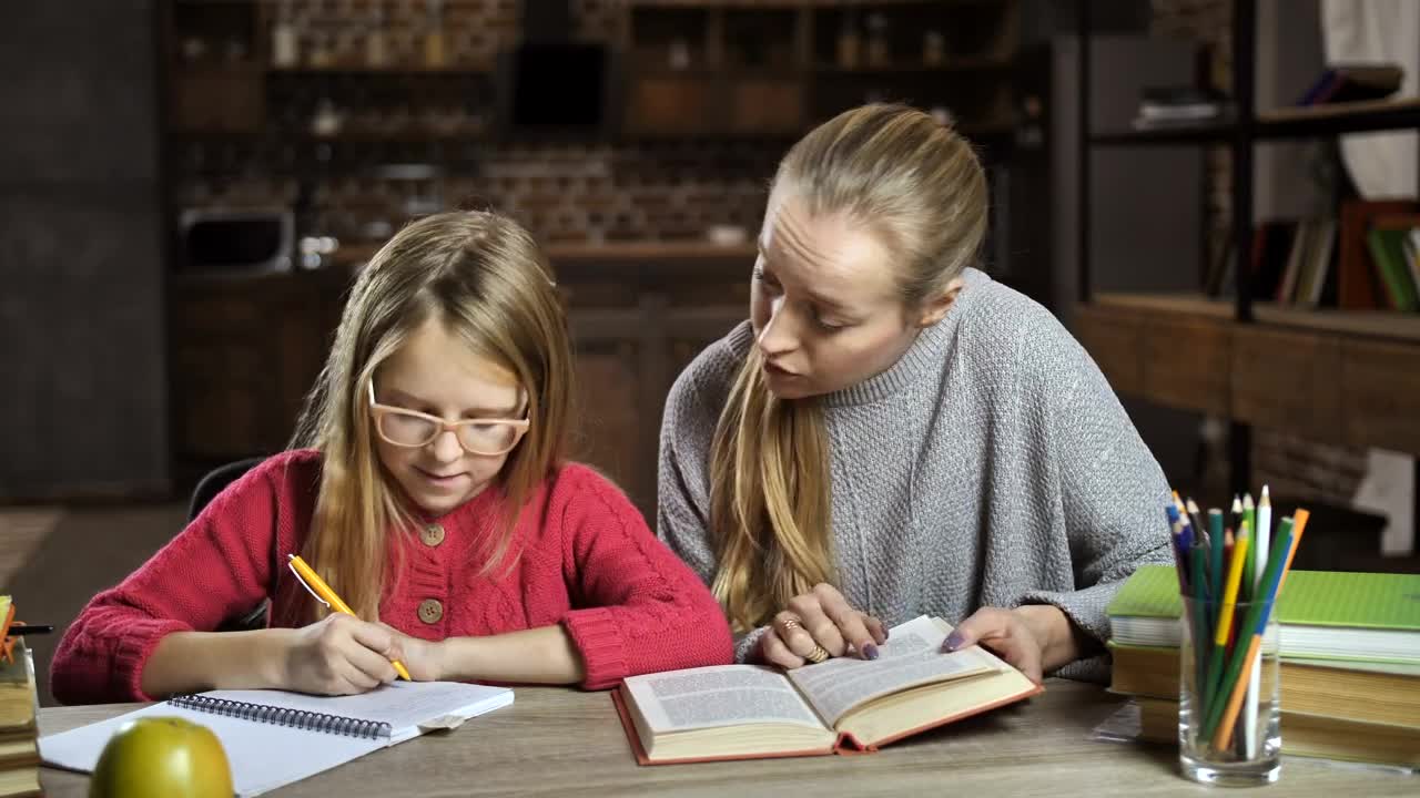 Stock Video Learning At Home Animated Wallpaper - Free Download