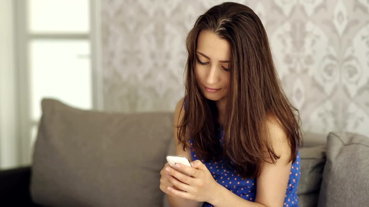 Free Stock Video Young Woman Texting With Her Smartphone Live Wallpaper - Free Download