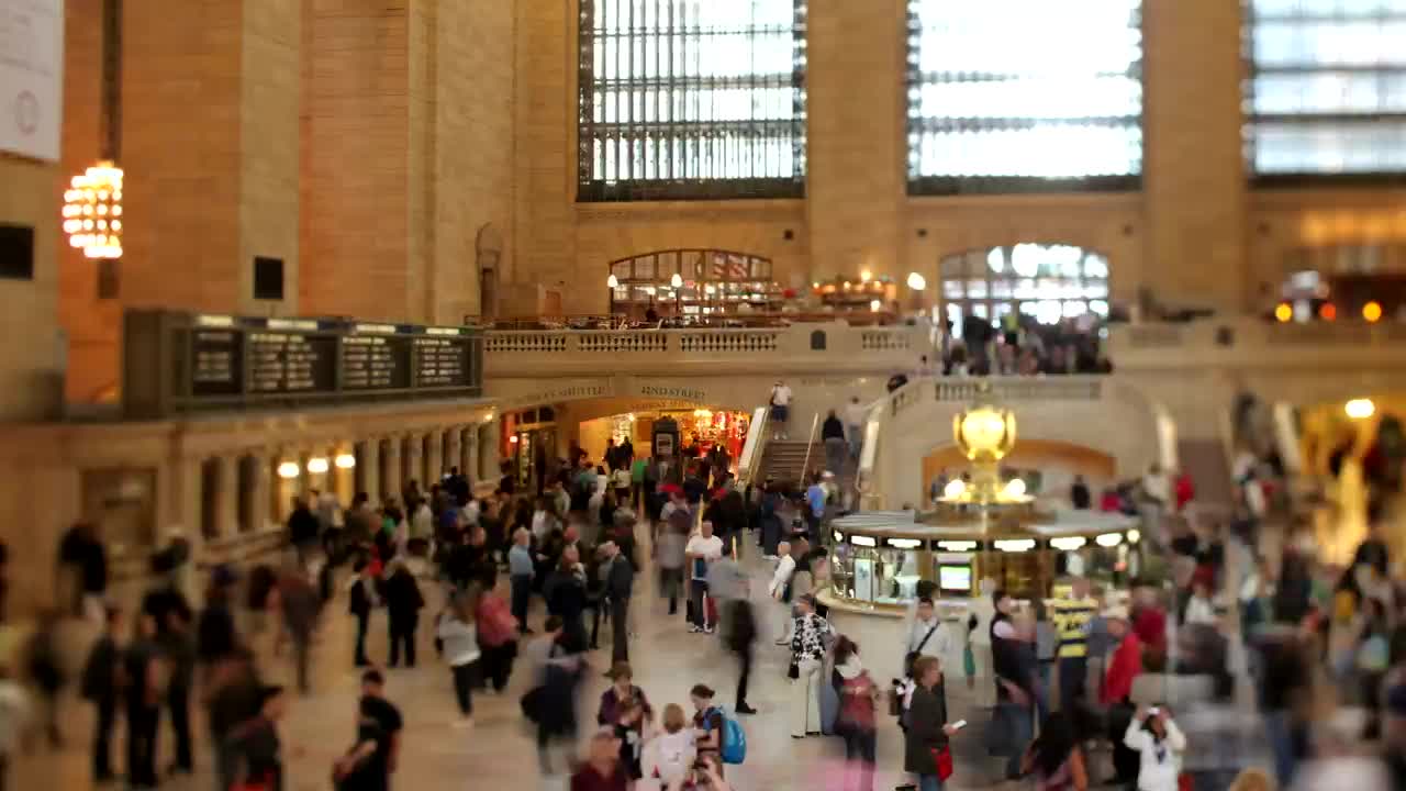 Free Video Stock travelers at the grand central station Live Wallpaper - Free Download