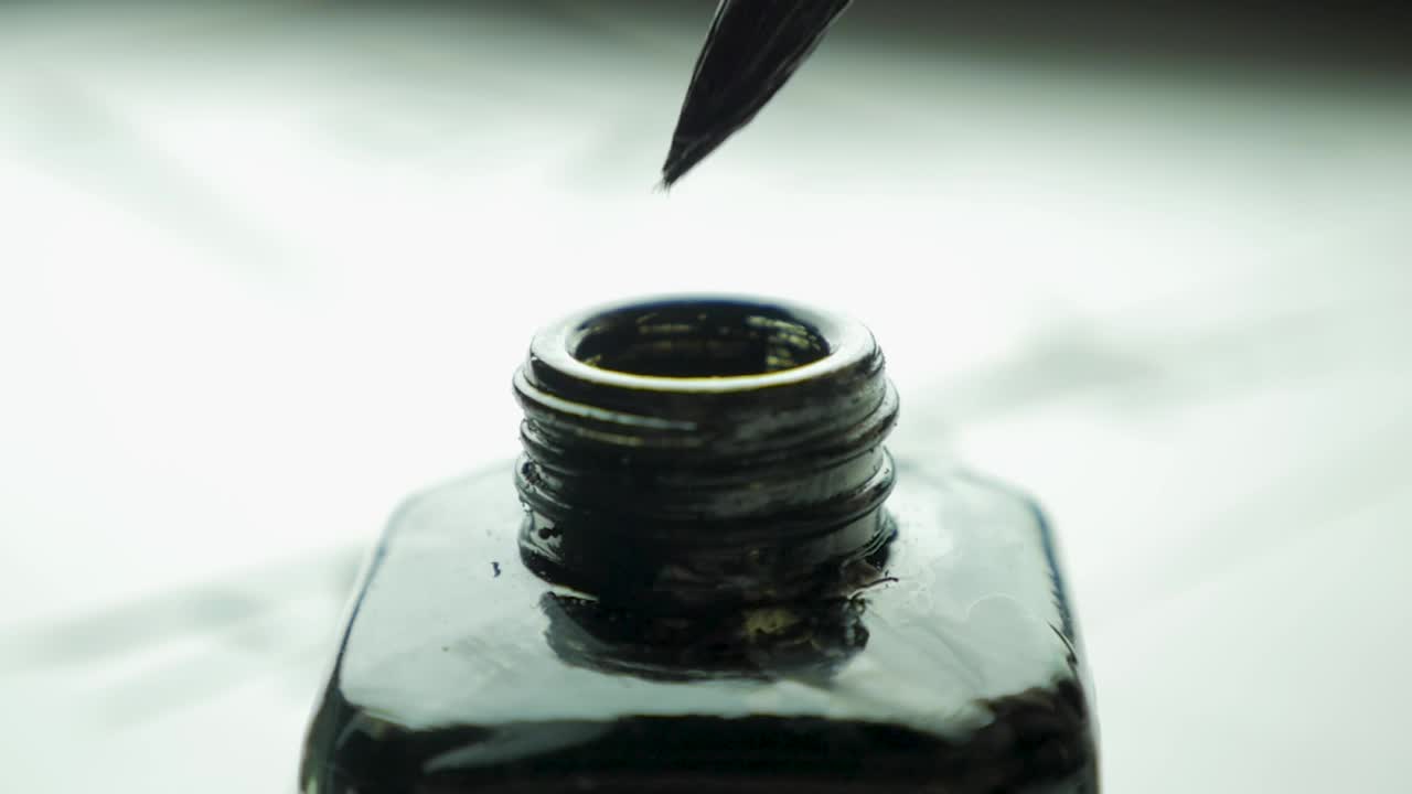 Stock Video Dipping A Brush In A Paint Jar Live Wallpaper For PC - Free Download
