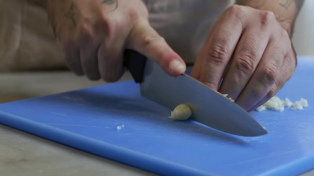 Video Stock Chef Skillfully Chopping Garlic Live Wallpaper For PC - Free Download