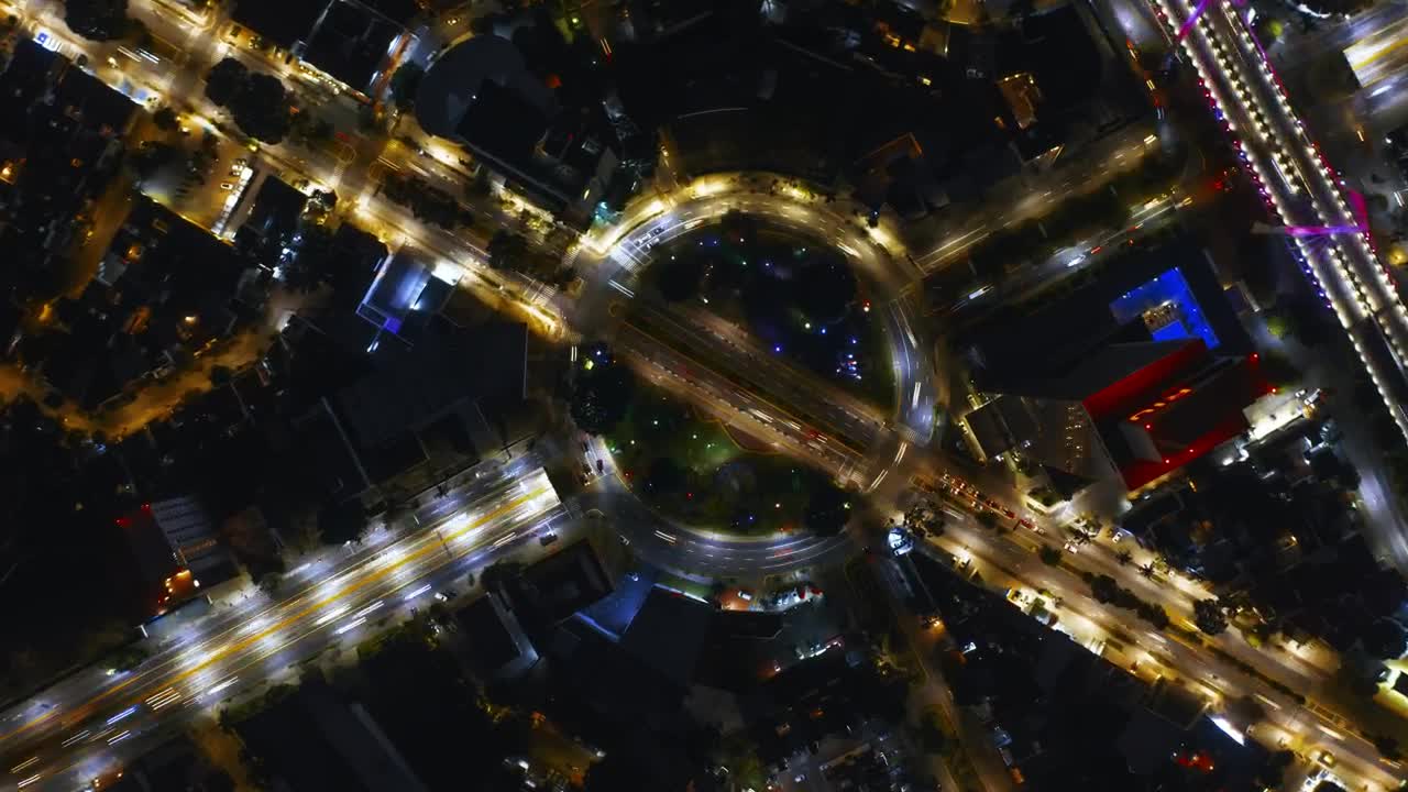 Free Video Stock traffic of a roundabout during one night Live Wallpaper - Free Download