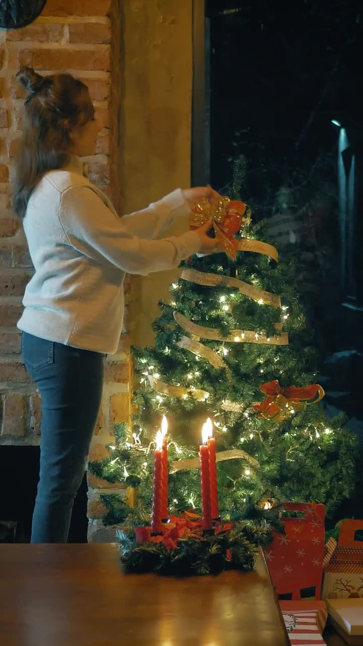 Free Stock Video Very Excited Little Girl Opening A Christmas Gift With Her Live Wallpaper - Free Download
