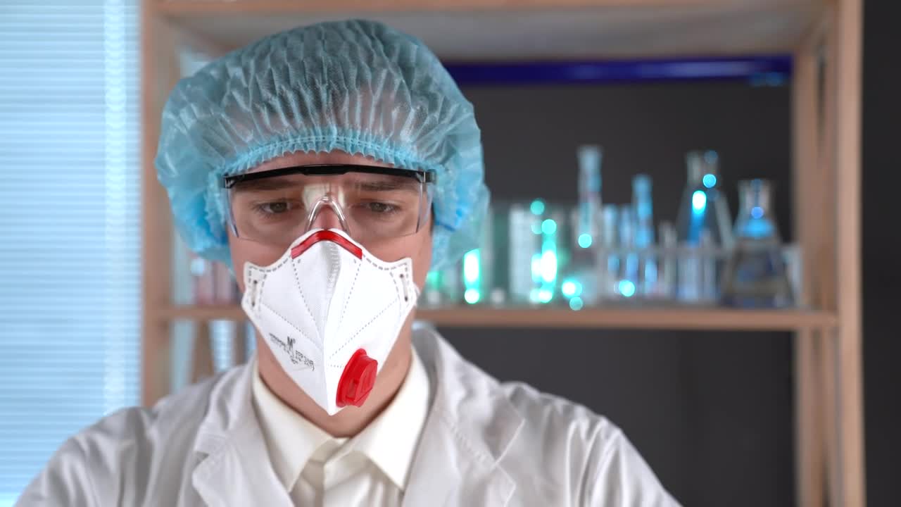 Stock Video Doctor Mixing Some Liquids Live Wallpaper For PC - Free Download