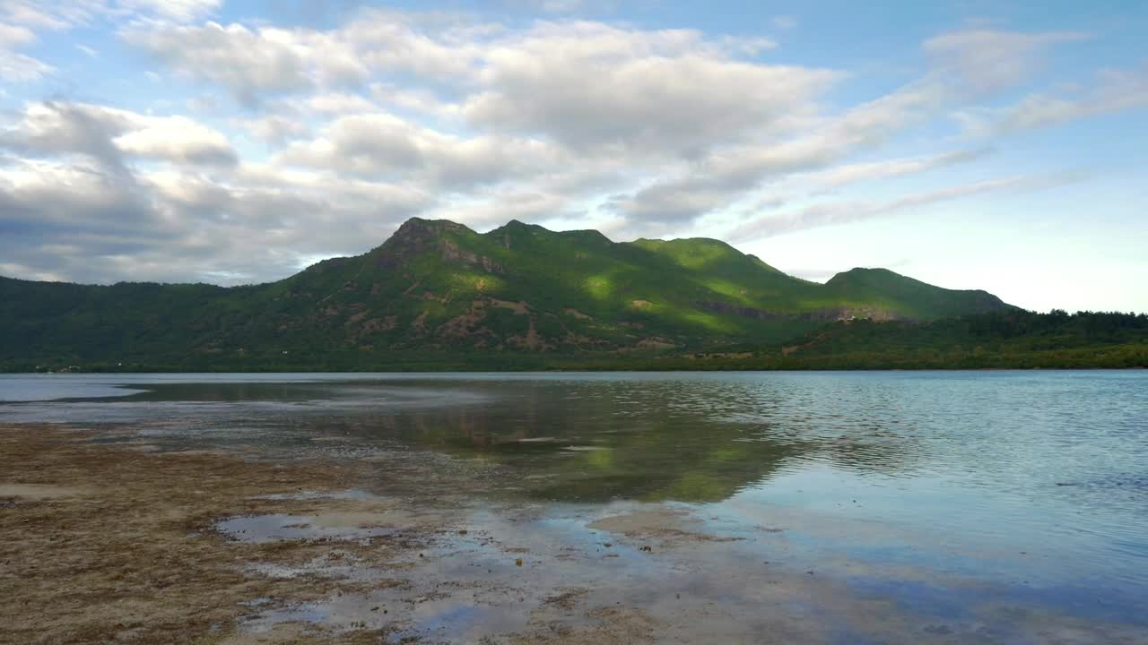 Free Video Stock Sun Spots On A Mountain Live Wallpaper - Free Download