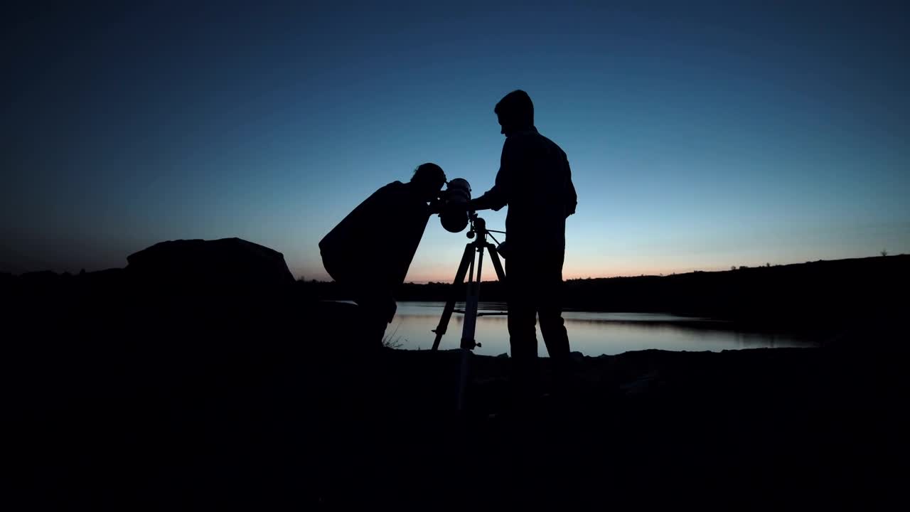 Free Stock Video Silhouettes Of People Using A Telescope At Dusk Live Wallpaper - Free Download