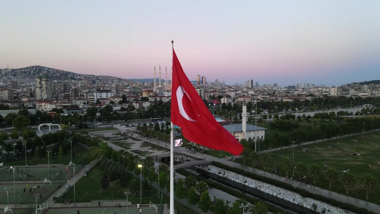 Free Stock Video Turkey Flag Waving On Top Of A City Live Wallpaper - Free Download