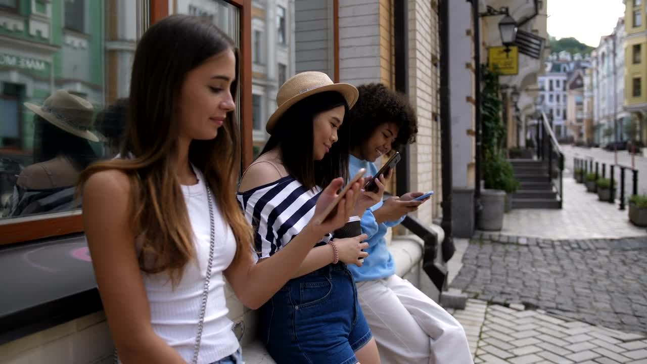 Stock Video Friends On The Street While Using Cell Phones Live Wallpaper For PC - Free Download