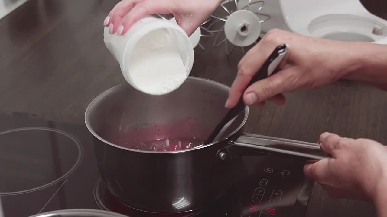 Video Stock Pouring Sugar Into A Pan Live Wallpaper Free - Free Download