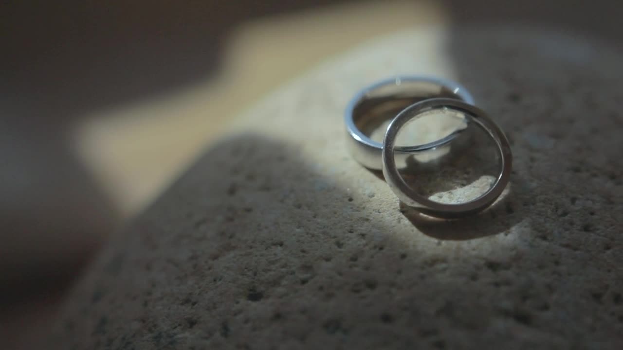 Stock Video Engagement Jewelry Live Wallpaper For PC - Free Download