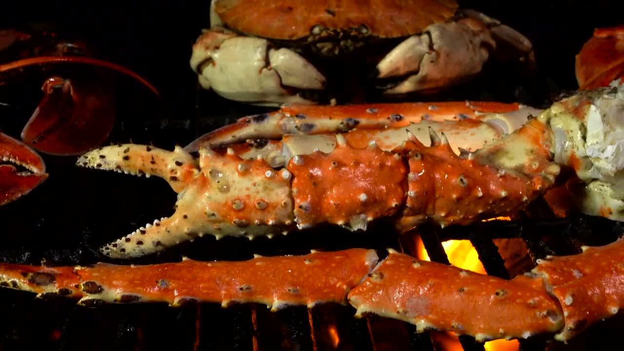 Stock Video King Crab Cooked Over Coals Animated Wallpaper - Free Download