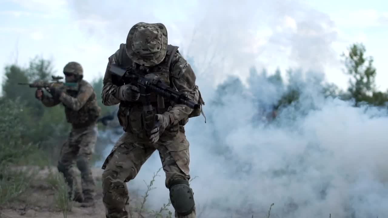 Free Video Stock Soldier Getting Shot On The Battlefield Live Wallpaper - Free Download