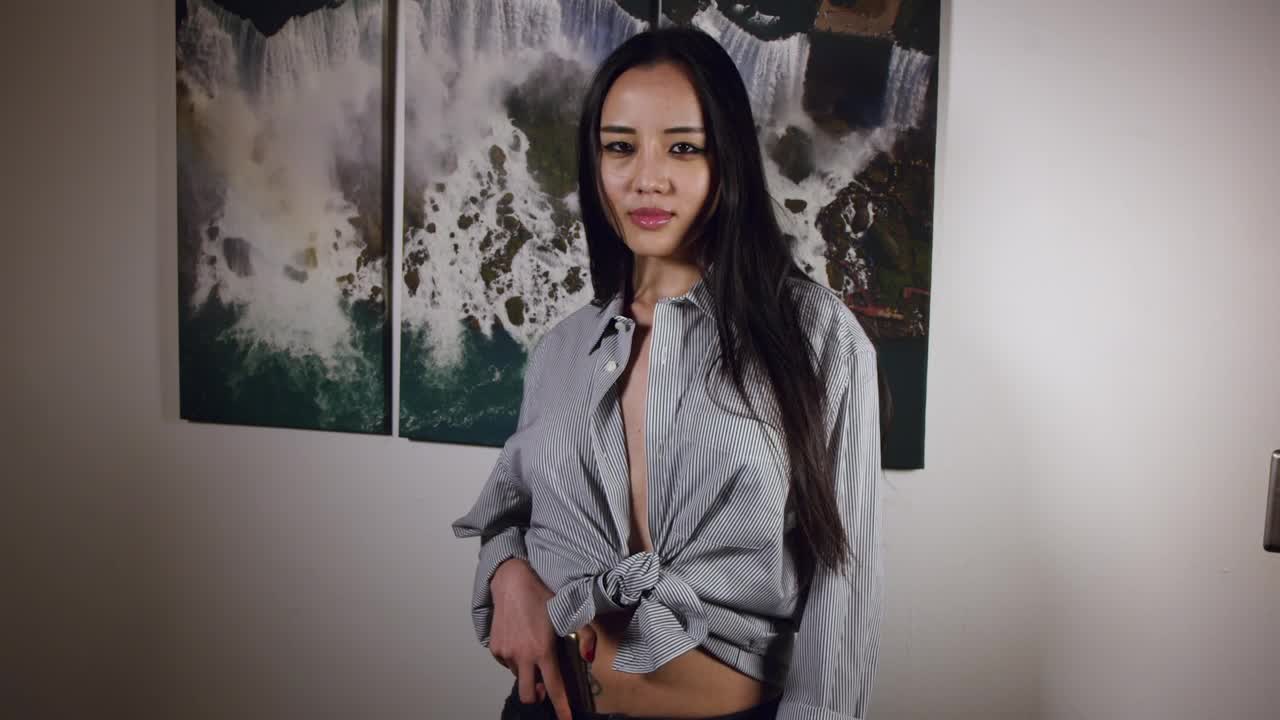 Stock Video Girl Answering Her Smartphone Live Wallpaper For PC - Free Download