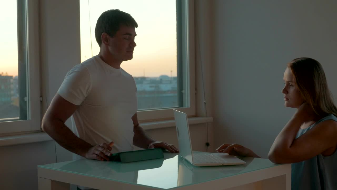 Stock Video Couple Planning Home Improvements Live Wallpaper For PC - Free Download
