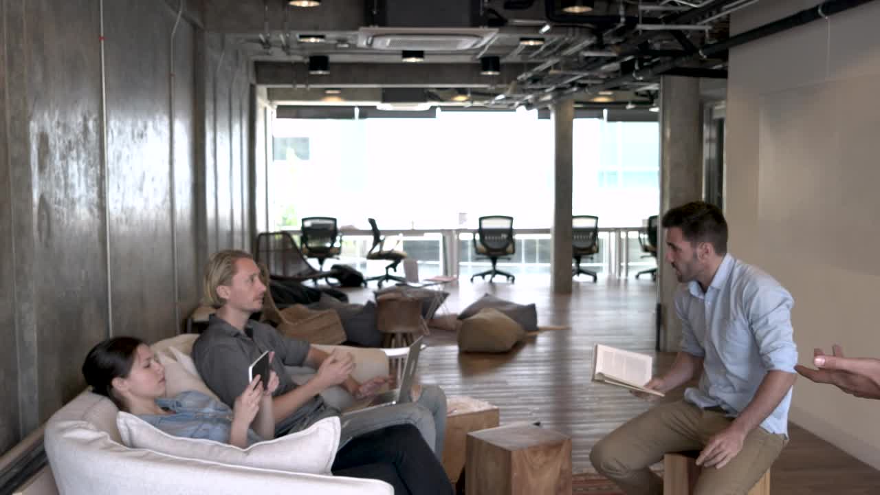 Free Video Stock team working from a relaxed office Live Wallpaper - Free Download