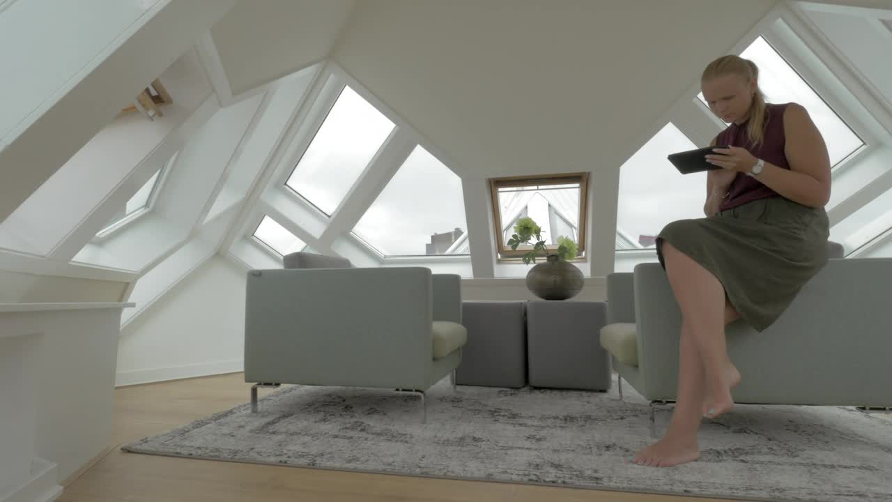 Video Stock Checking Emails In A Modern House Live Wallpaper For PC - Free Download