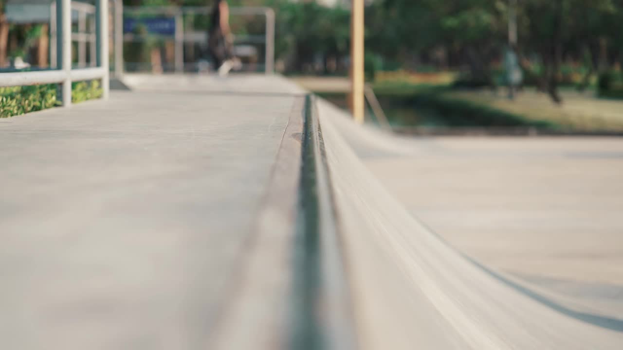 Free Video Stock Skater Sliding Down The Edge Of A Ramp Live Wallpaper - Free Download