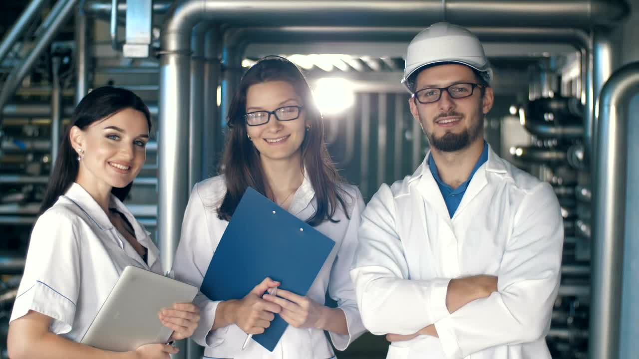 Video Stock Portrait Of Engineers In Factory Live Wallpaper Free - Free Download