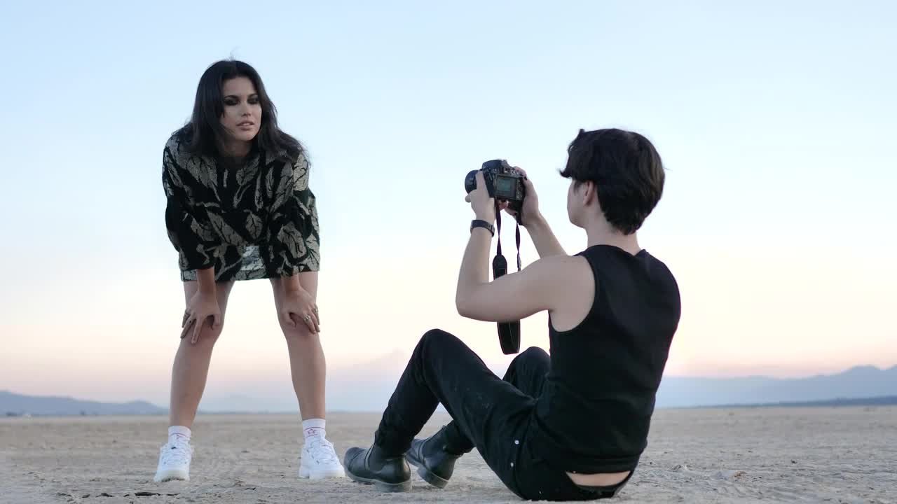 Stock Video Fashion Girl Posing For A Photographer In A Desert Live Wallpaper For PC - Free Download