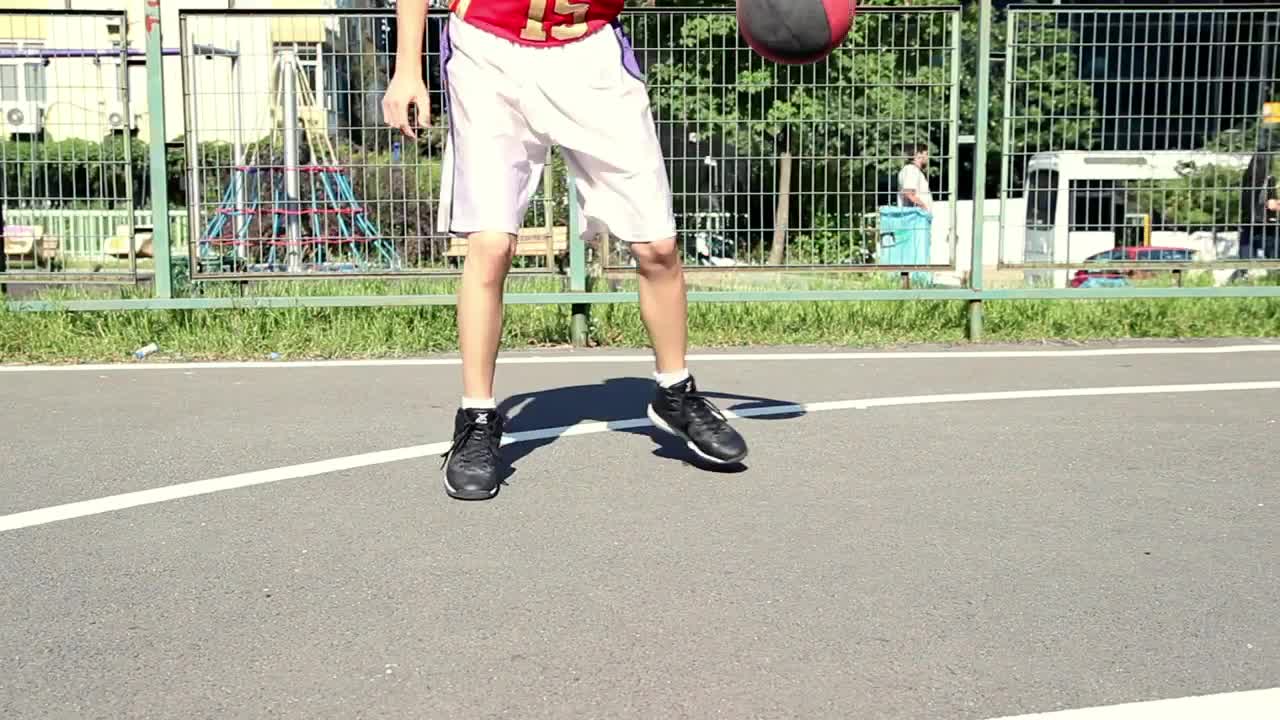 Free Video Stock Skillful Basketball Player Dribbling The Ball Live Wallpaper - Free Download