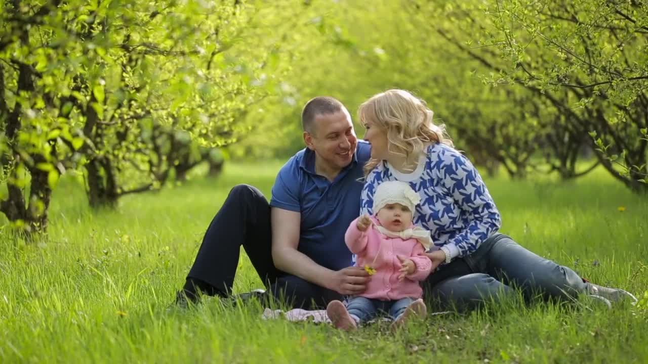 Stock Video Happy Family Spending Time Together In The Park Animated Wallpaper - Free Download