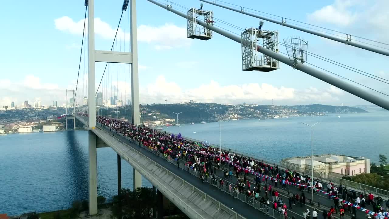 Stock Video Large Crowd Of Marathon Runners Animated Wallpaper - Free Download