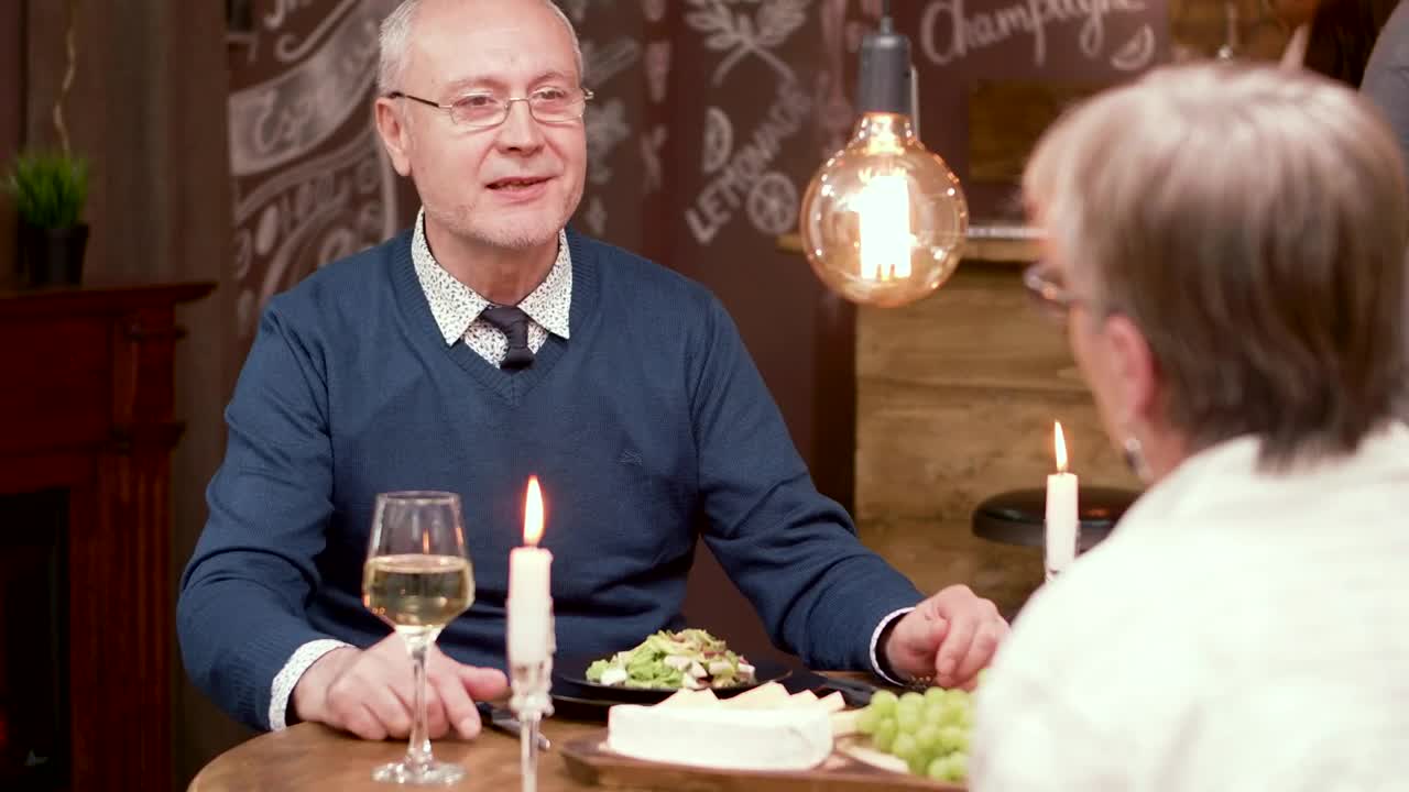 Stock Video Older Man Chats About Wedding And Proposes On Date Live Wallpaper - Free Download
