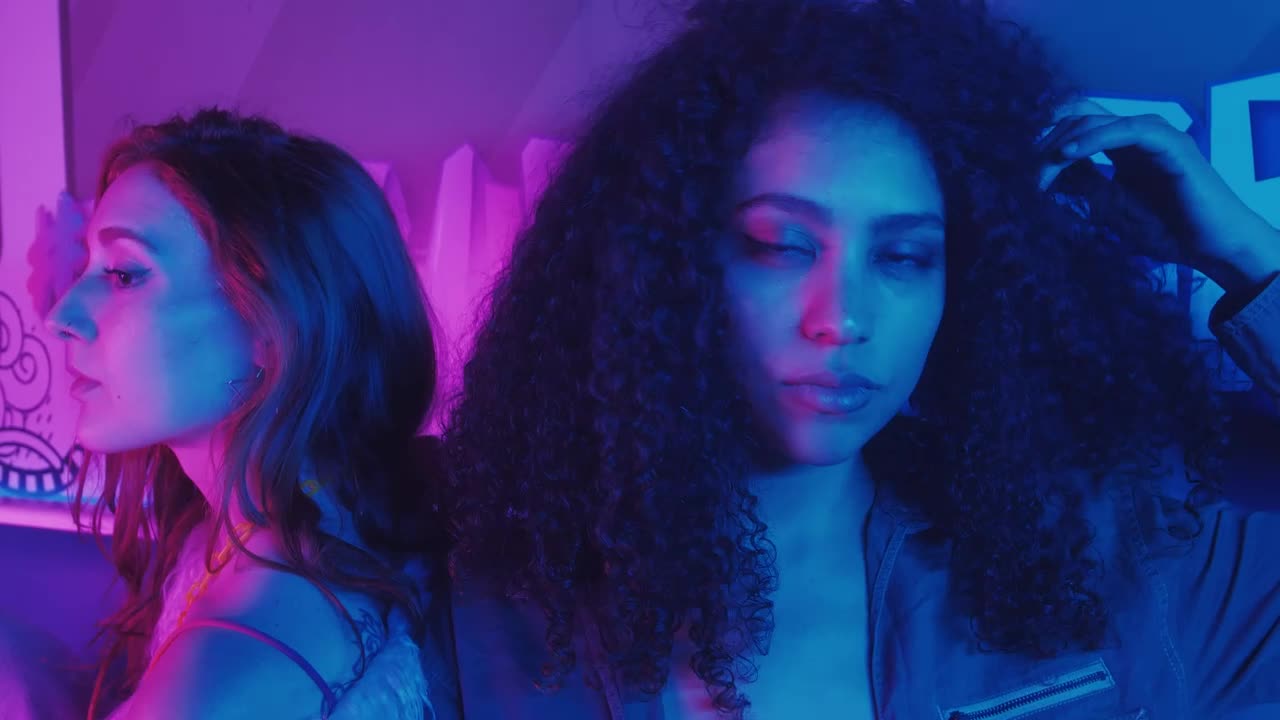 Video Stock Portrait Of Two Fashion Girls In A Nightclub Live Wallpaper Free - Free Download