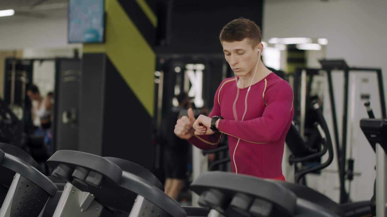 Stock Video Man On Treadmill In Gym Checks Timer On Watc Animated Wallpaper - Free Download