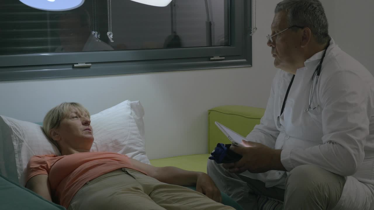 Stock Video Doctor During A Home Visit Live Wallpaper For PC - Free Download