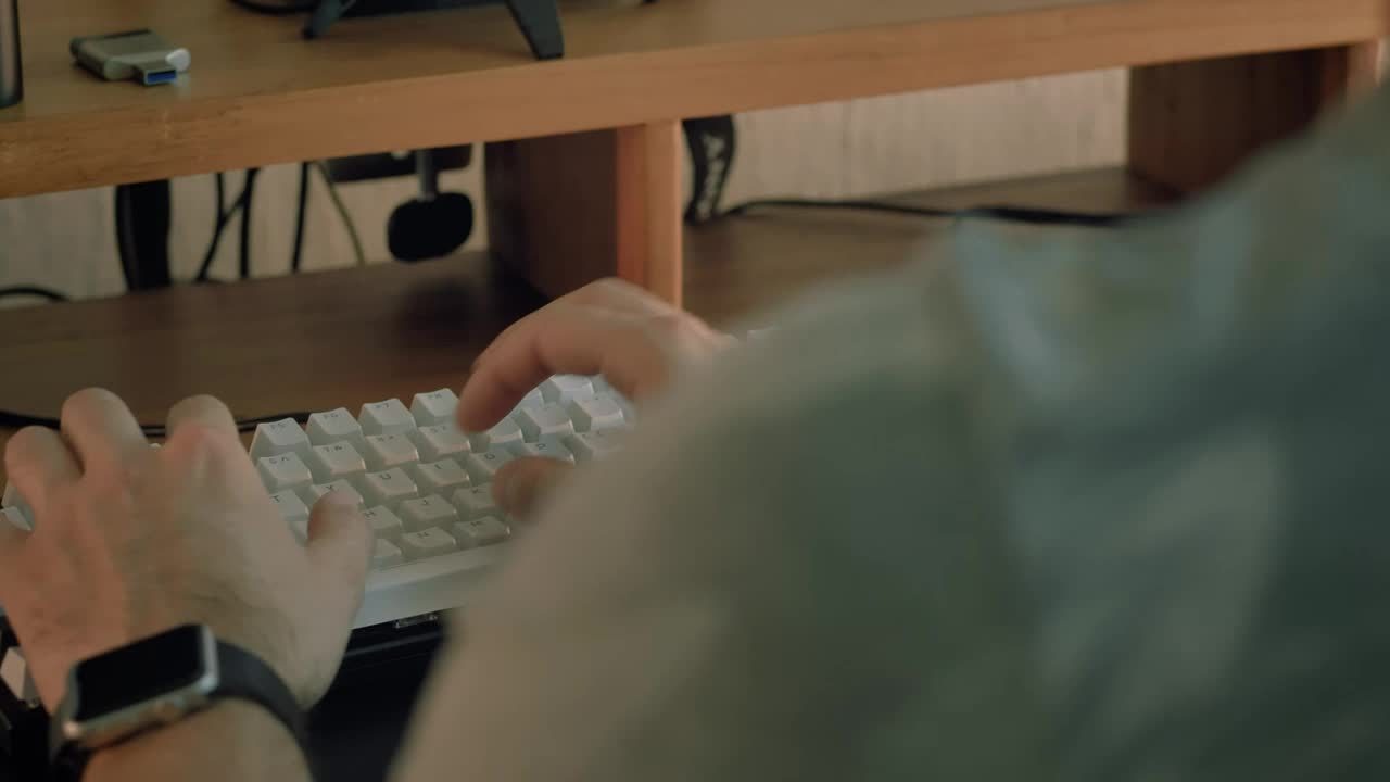 Free Stock Video Video Blogger Working On A Script Live Wallpaper - Free Download