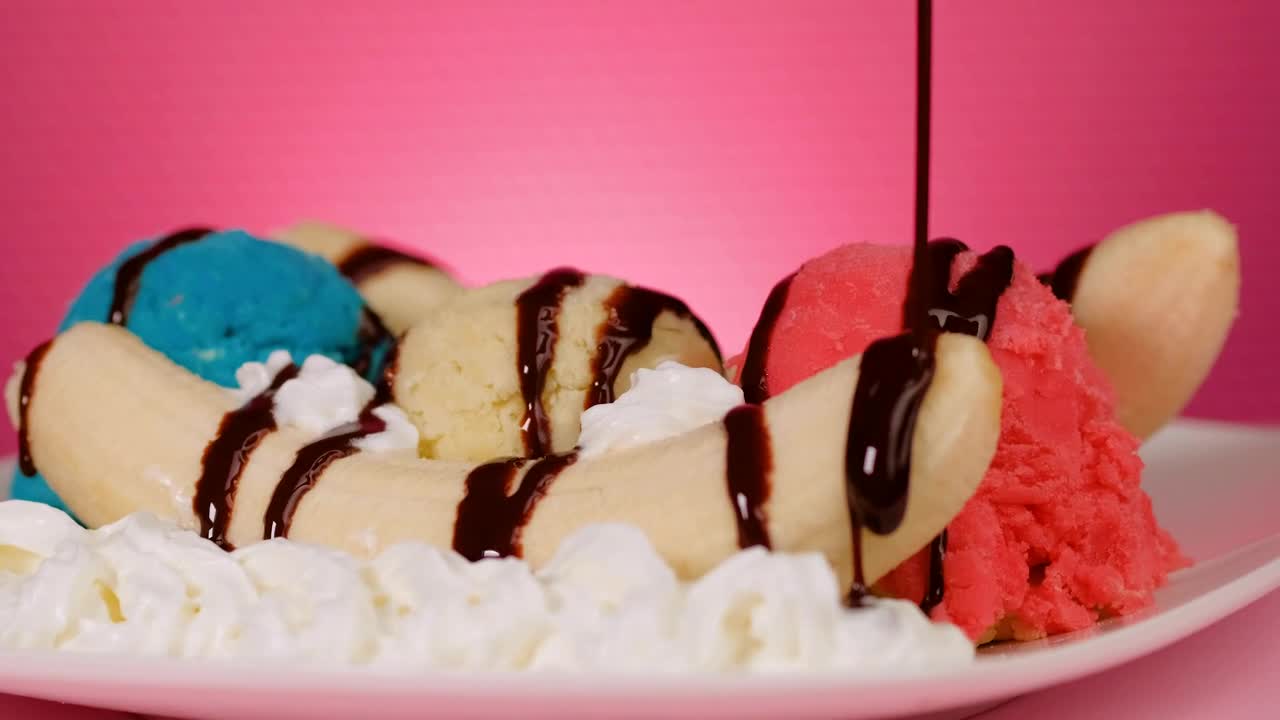 Video Stock Preparing A Banana Split On A Pink Background Live Wallpaper Free - Free Download