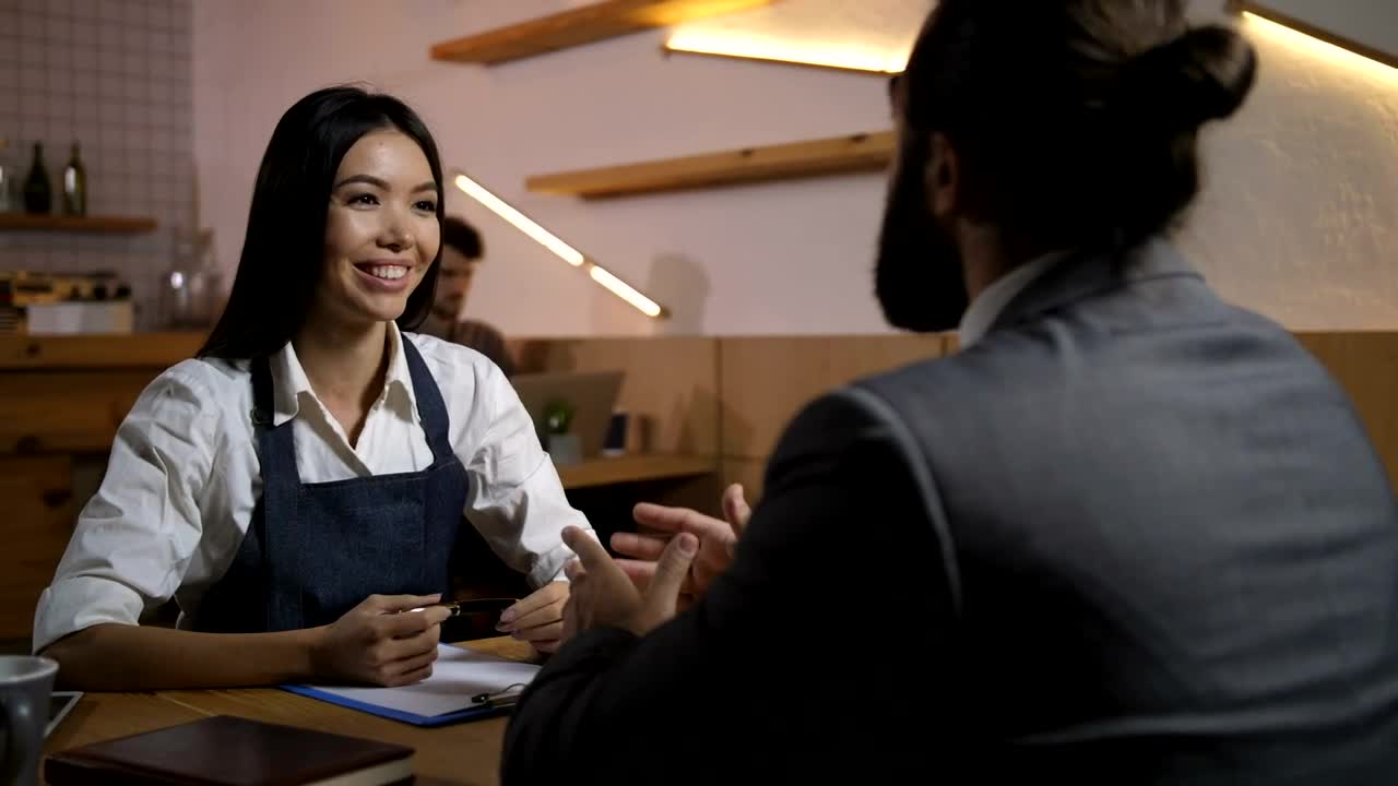 Stock Video Employer Interviewing A Potential Candidate Live Wallpaper For PC - Free Download