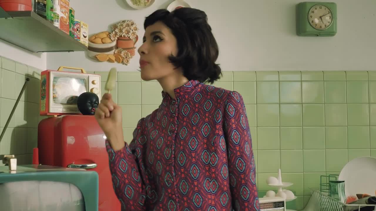 Video Stock Portrait Of A Retro Woman Eating A Popsicle Live Wallpaper Free - Free Download