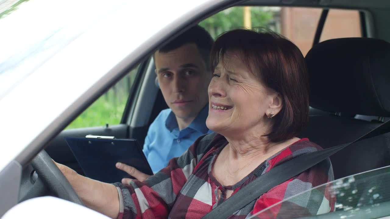 Free Stock Video Woman Fails Driving Test Live Wallpaper - Free Download