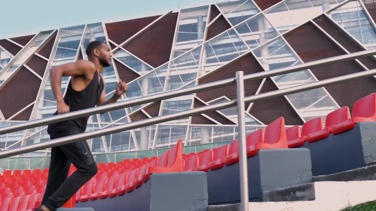 Stock Video Fitness Man Doing Some Workout Live Wallpaper For PC - Free Download