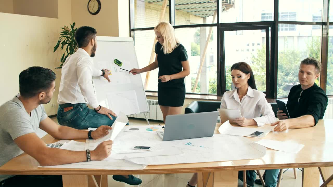 Video Stock Casual Business Meeting Of Entrepreneurs Live Wallpaper For PC - Free Download