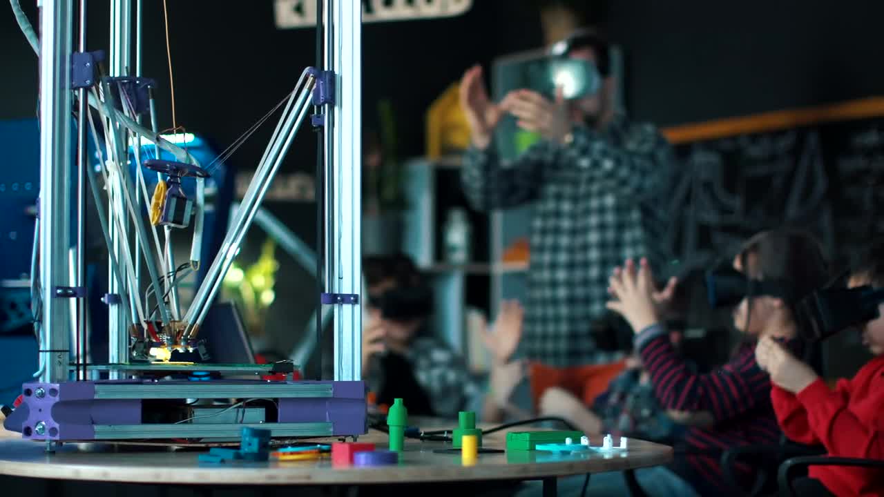 Free Video Stock teacher and kids exploring vr technology Live Wallpaper - Free Download