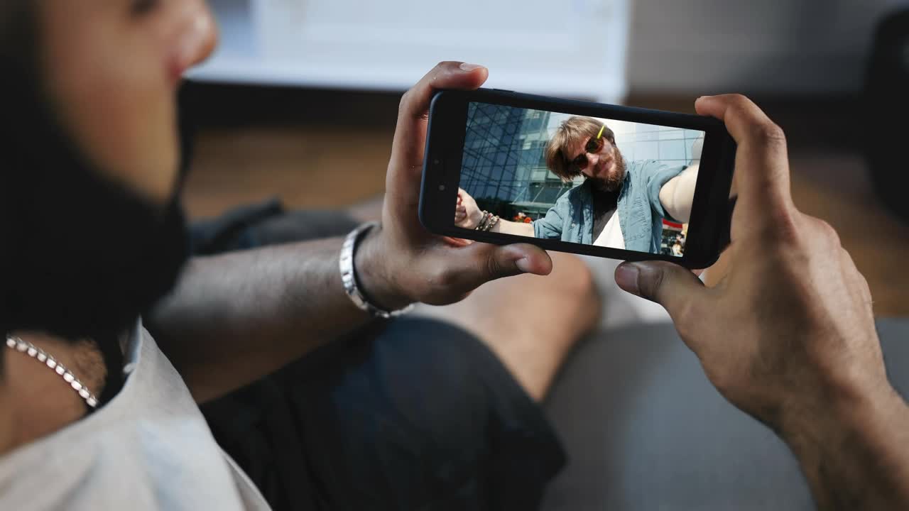 Free Stock Video Screen View Of Friend Waving Hello On Video Call Live Wallpaper - Free Download