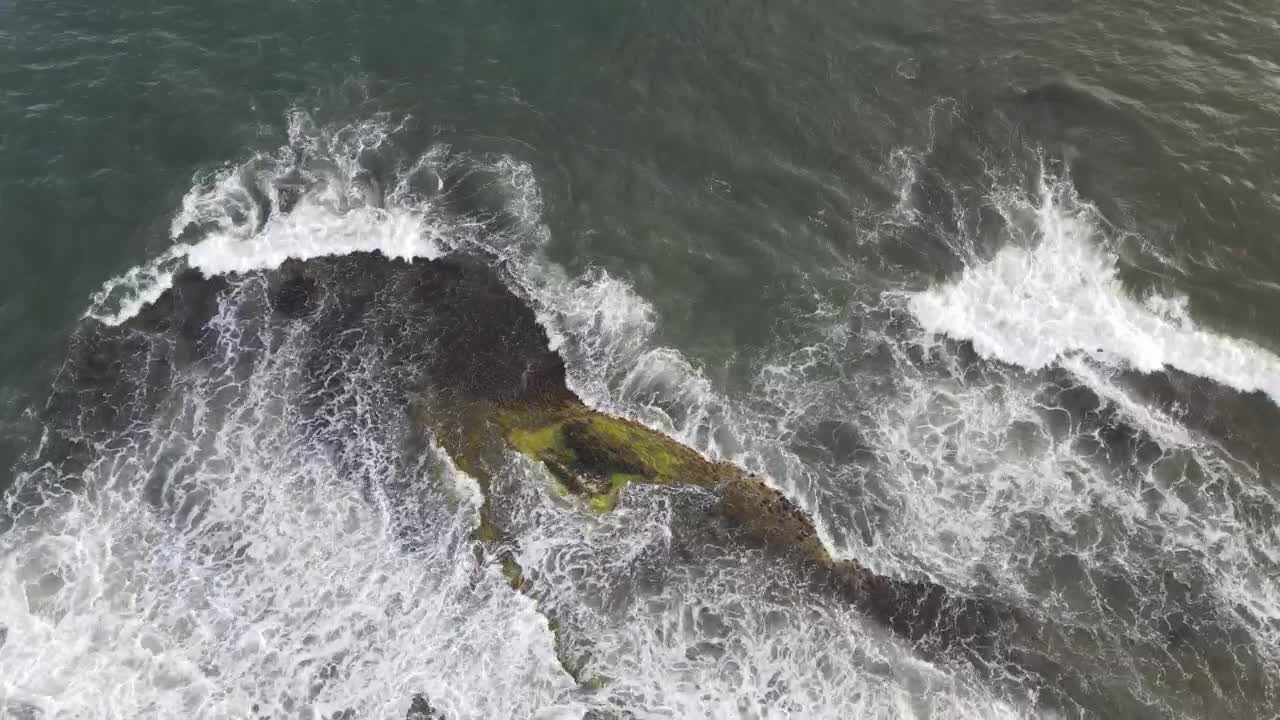 Free Stock Video Sea Waves Hitting With A Coastline Live Wallpaper - Free Download