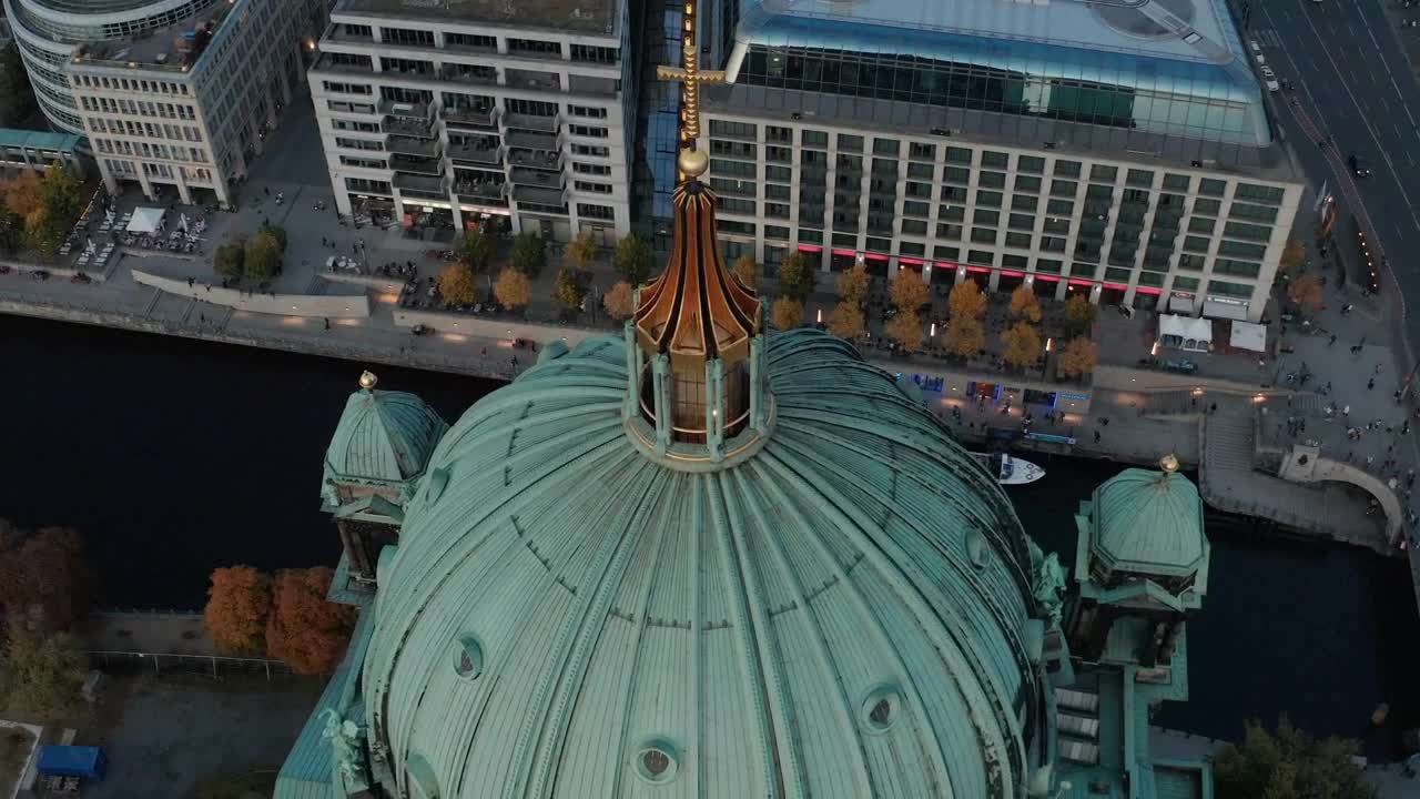 Stock Video Detail View Of The Dome Of A Cathedral In The Live Wallpaper For PC - Free Download