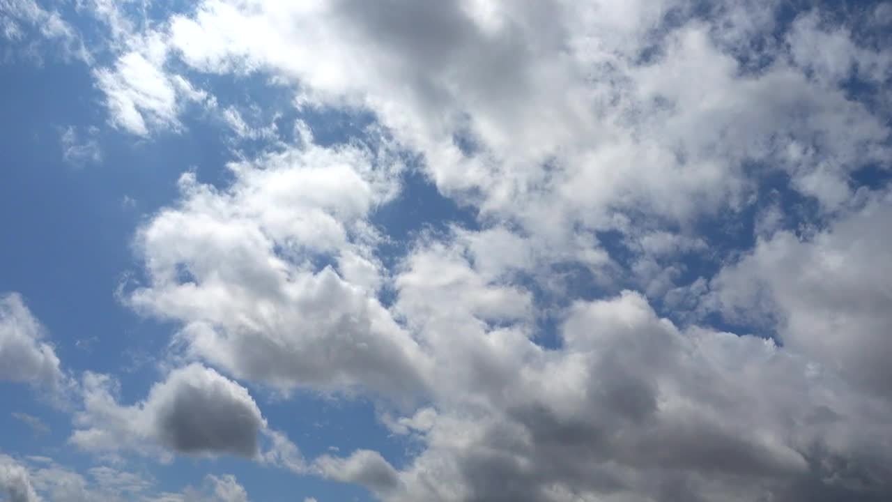 Free Video Stock Sky With Scattered Clouds Live Wallpaper - Free Download