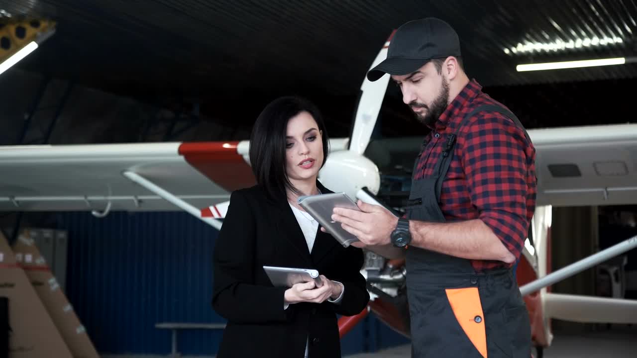 Free Video Stock this woman talking to plane technician Live Wallpaper - Free Download