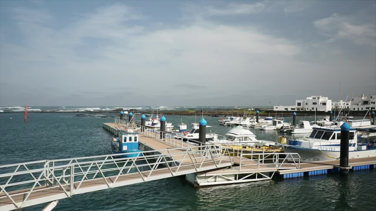 Stock Video Floating Dock With Anchored Boats Live Wallpaper For PC - Free Download