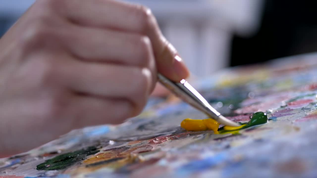Stock Video Mixing Paints On A Palett Animated Wallpaper - Free Download