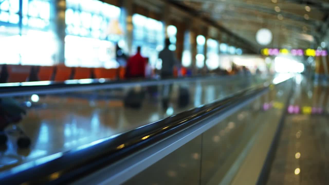 Free Stock Video Rolling Corridor At An Airport Live Wallpaper - Free Download