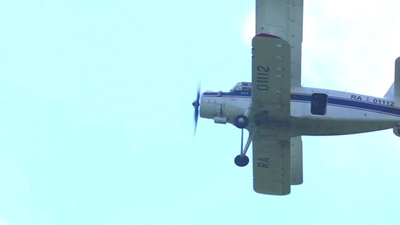 Stock Video Parachutes Jumping Out Of A Plane Live Wallpaper - Free Download