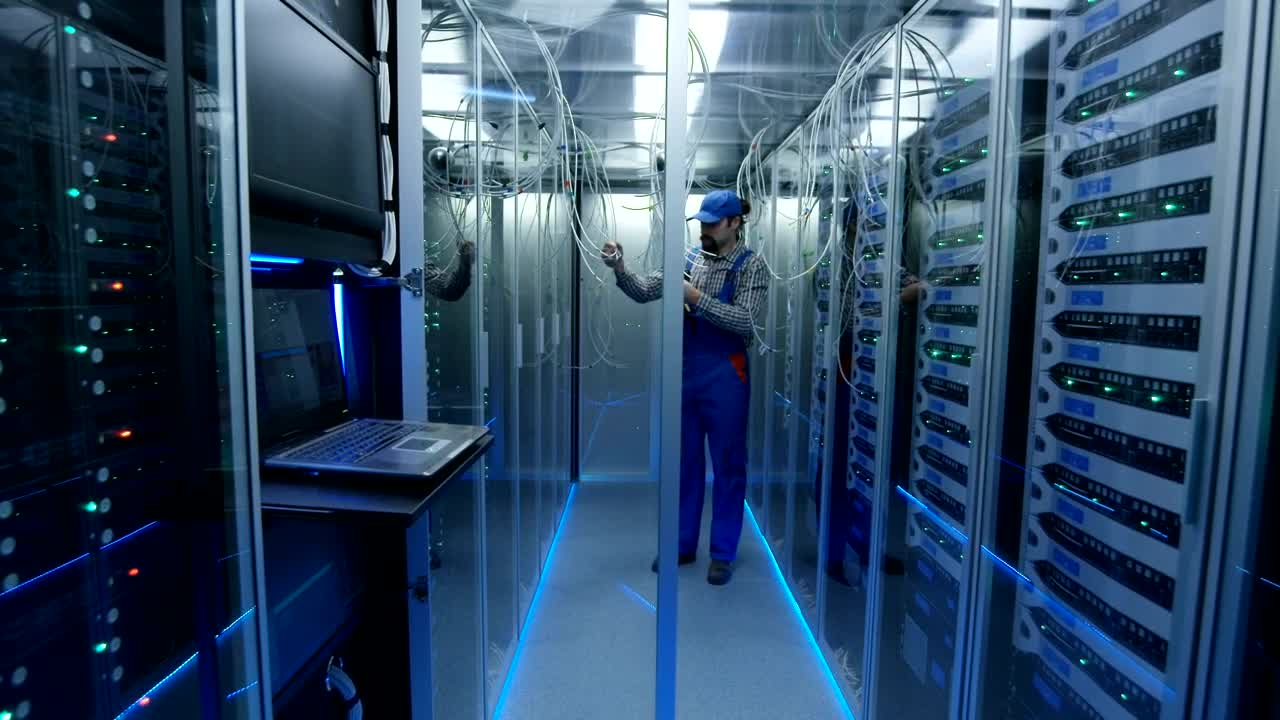 Free Video Stock technician working with cables in the data center Live Wallpaper - Free Download